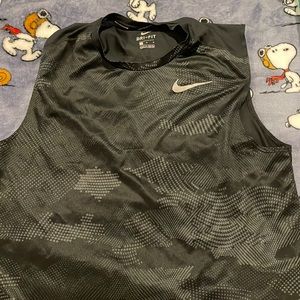 Nike dri fit tank top size large